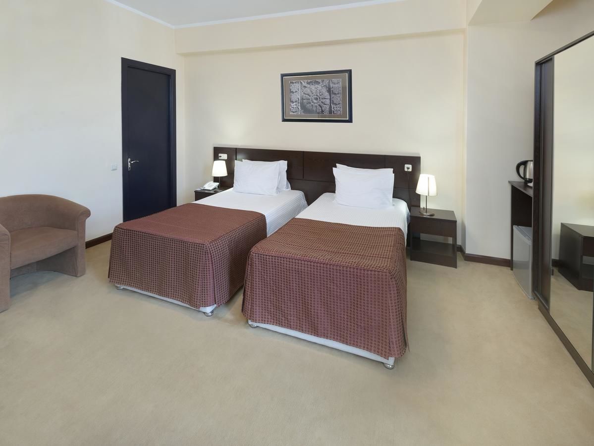 Отель Ani Central Inn Ереван