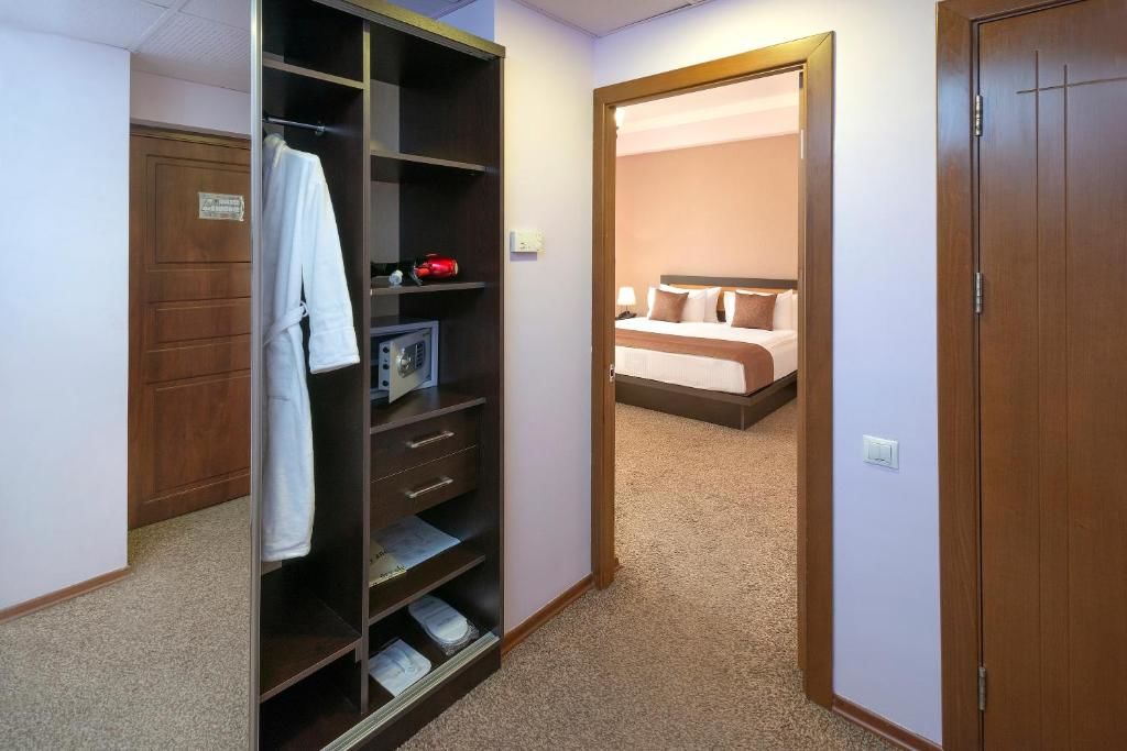 Отель Ani Central Inn Ереван