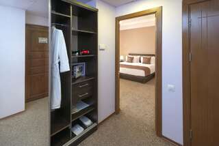 Отель Ani Central Inn Ереван Люкс-6